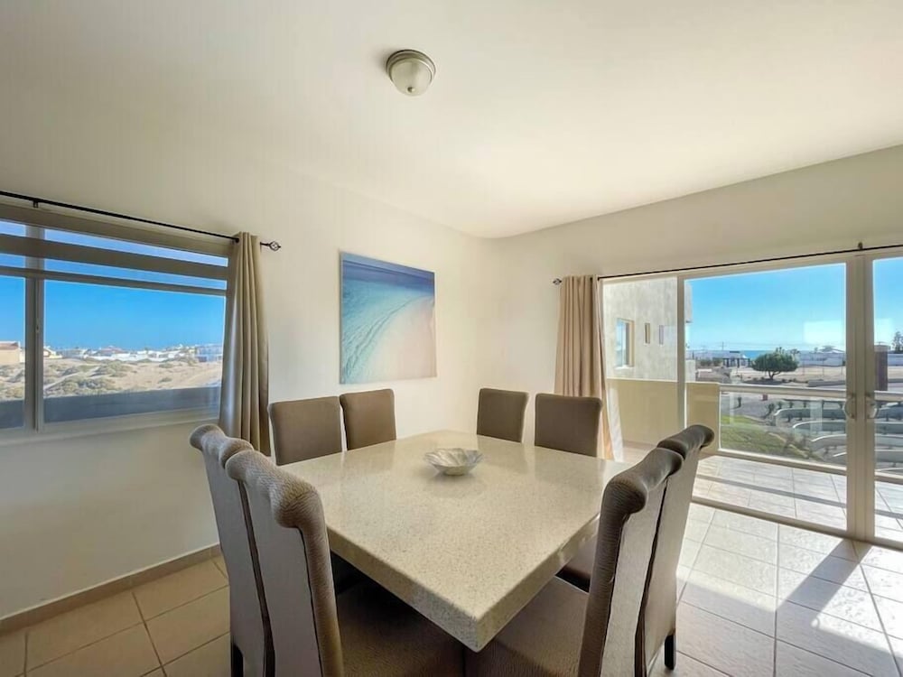 Cozy Condo With Beach Pool Access