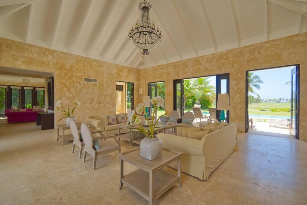 Dramatic Luxury Villa With Golf and Ocean View Walking Distance From the Beach view 3