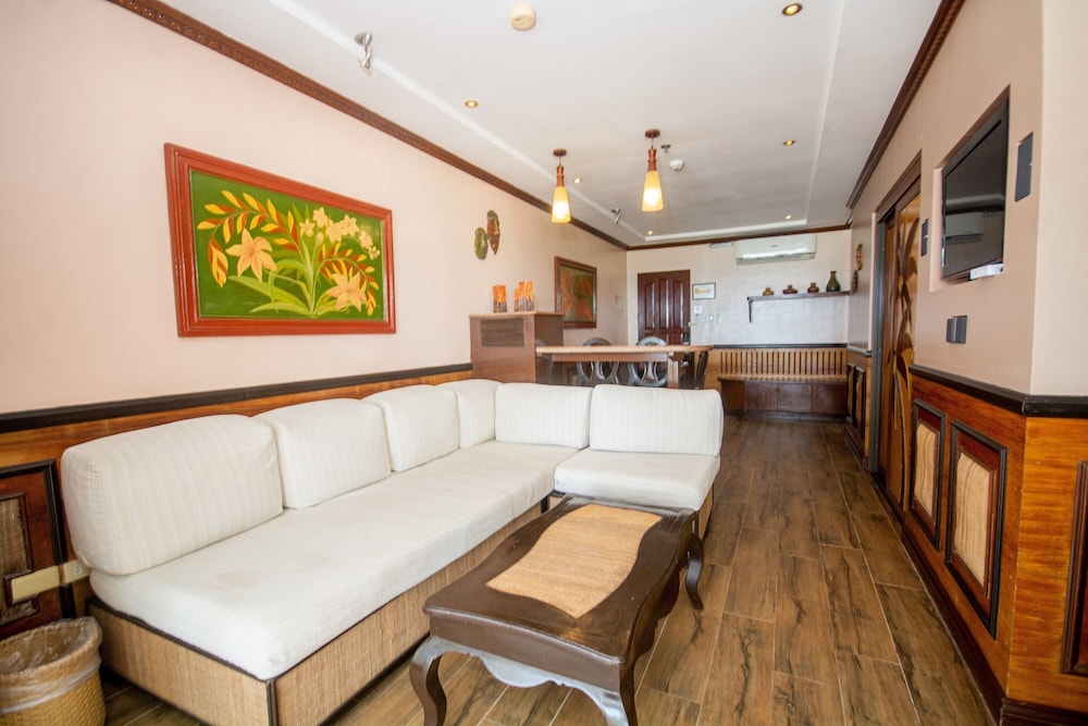 Red Coconut Beach Hotel