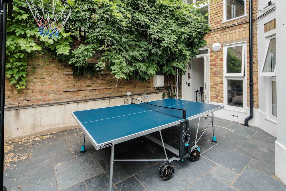Stylish 2 Bedroom / 2 Bath In Notting Hill