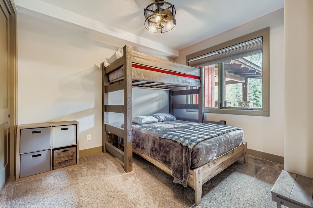 1820 The Seasons 1 Bedroom Condo