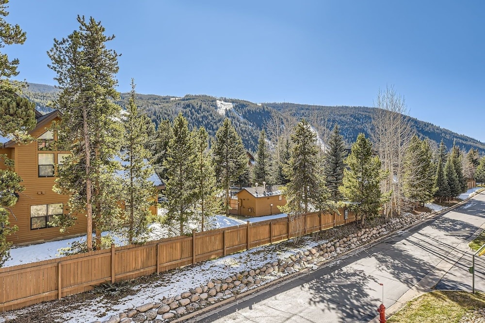 5023 Gateway 2 Bedroom Condo