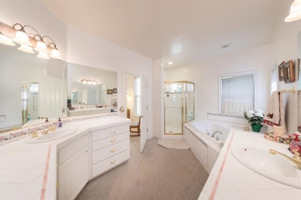 Light And Bright 3 Bedroom Home by RedAwning