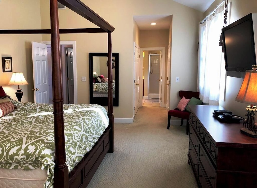Cardinal Lane 15