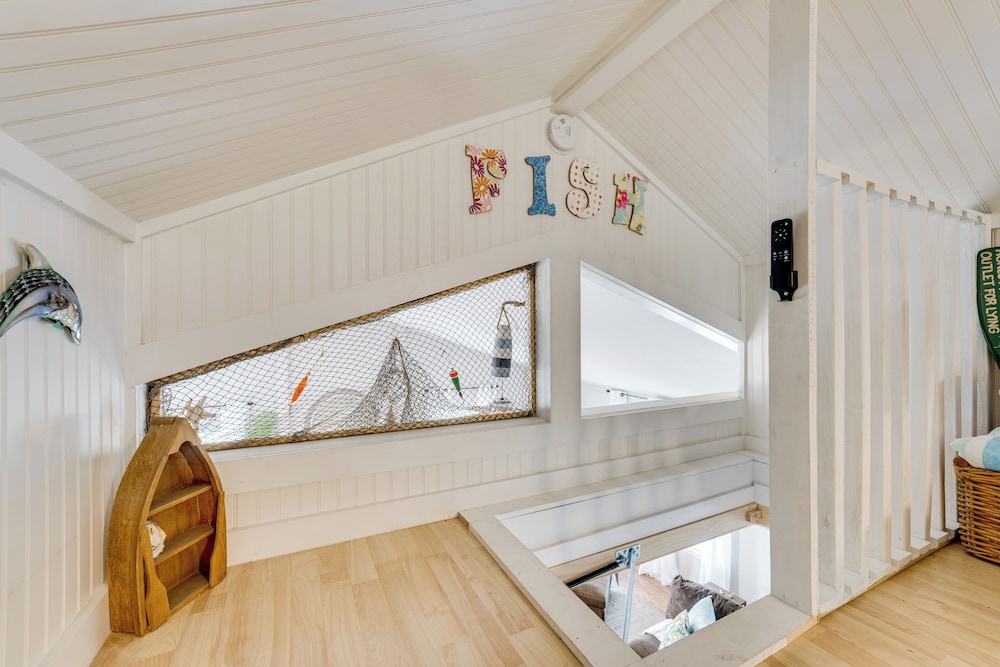 Fish & Boat: Home w/ Spacious Yard in Seadrift