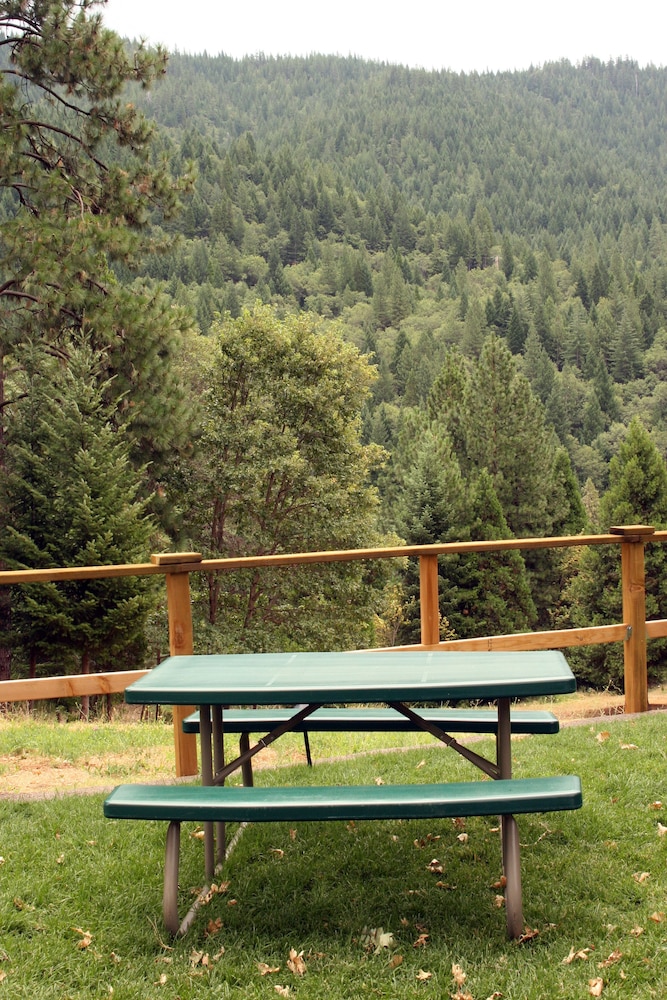 Dunsmuir Lodge