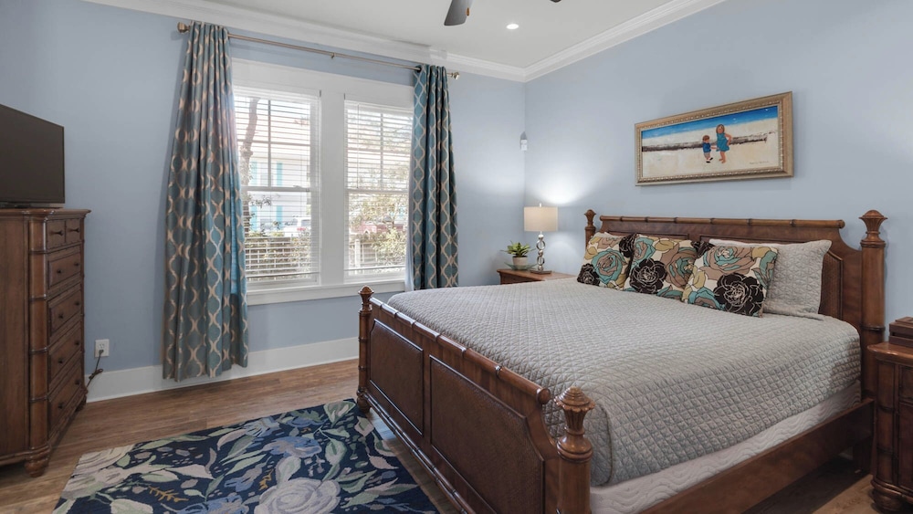Seagrove 5 Bedroom - Deeded Beach - Elevator - Community Pool - Sleeps 12! view 2