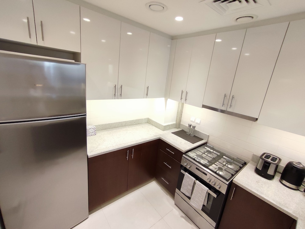 SuperHost - Chic Apartment With Balcony Close to Burj Khalifa