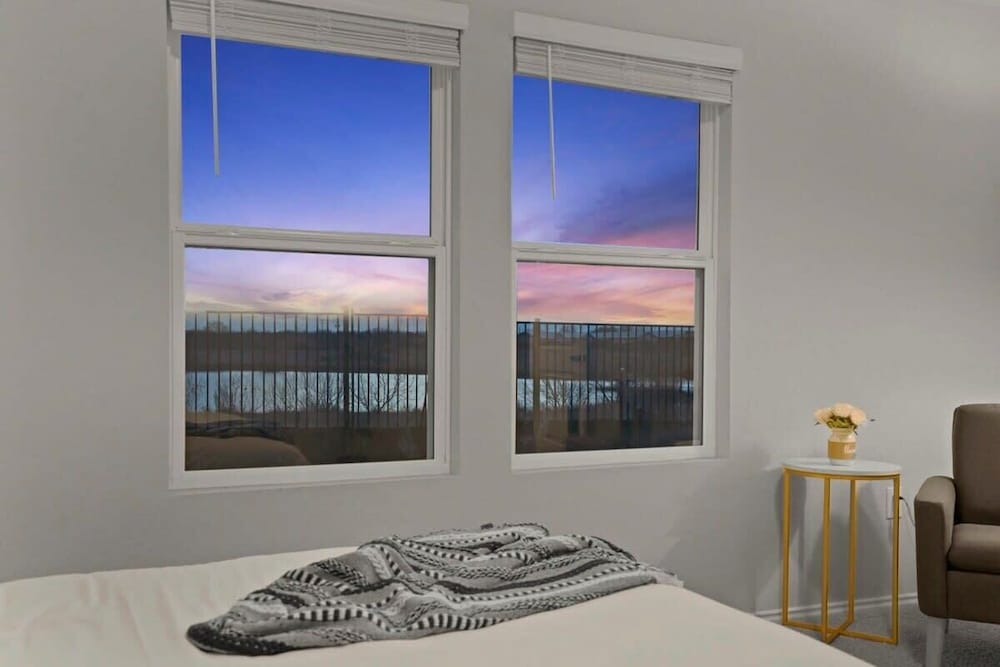 @ Marbella Lane - Amazing 4BR Lakeview Home
