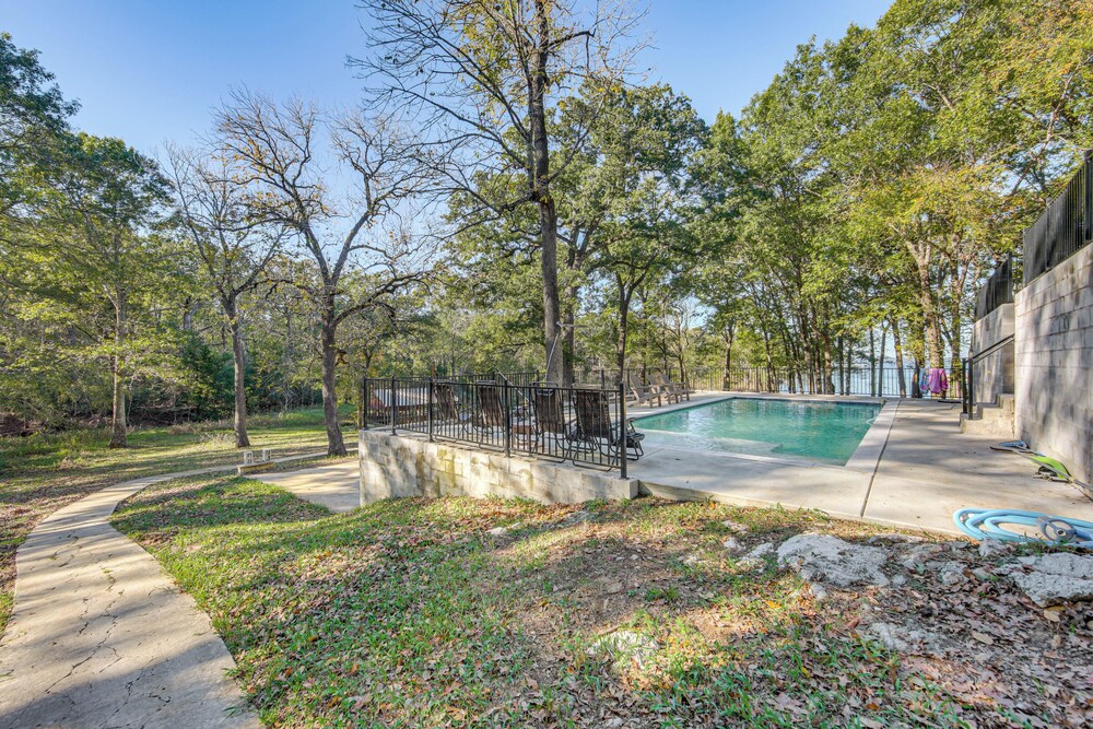 Game Room, Trails! 30-acre Lakefront Streetman Gem