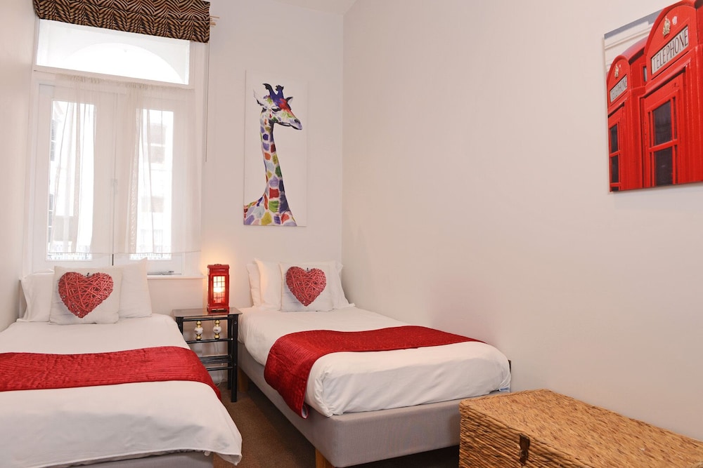 Gresham House 2-bed view 2