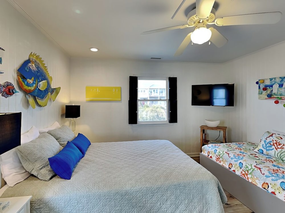 Polly's Place by Topsail Realty