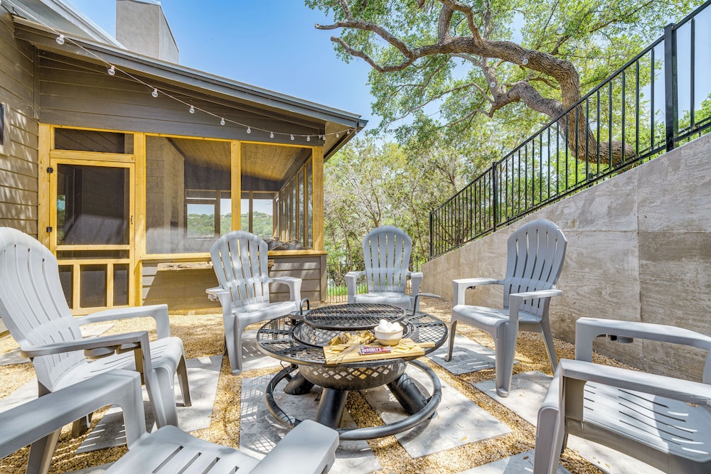Chic Burnet Home on Lake Buchanan w/ 2 Fireplaces! - Property Image 9