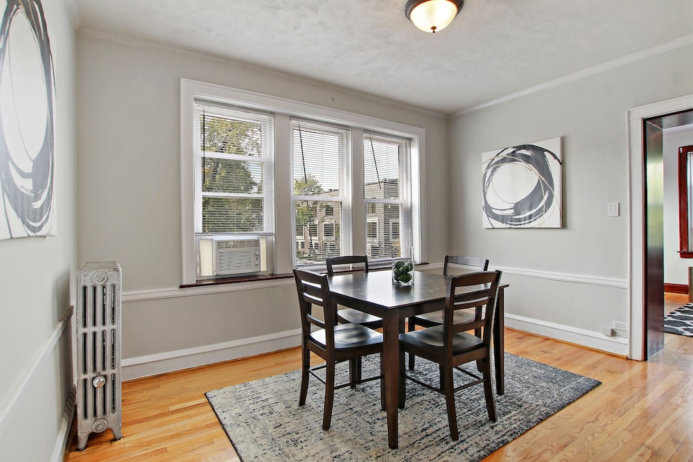 Prime 1BR Apt - Cullom F2