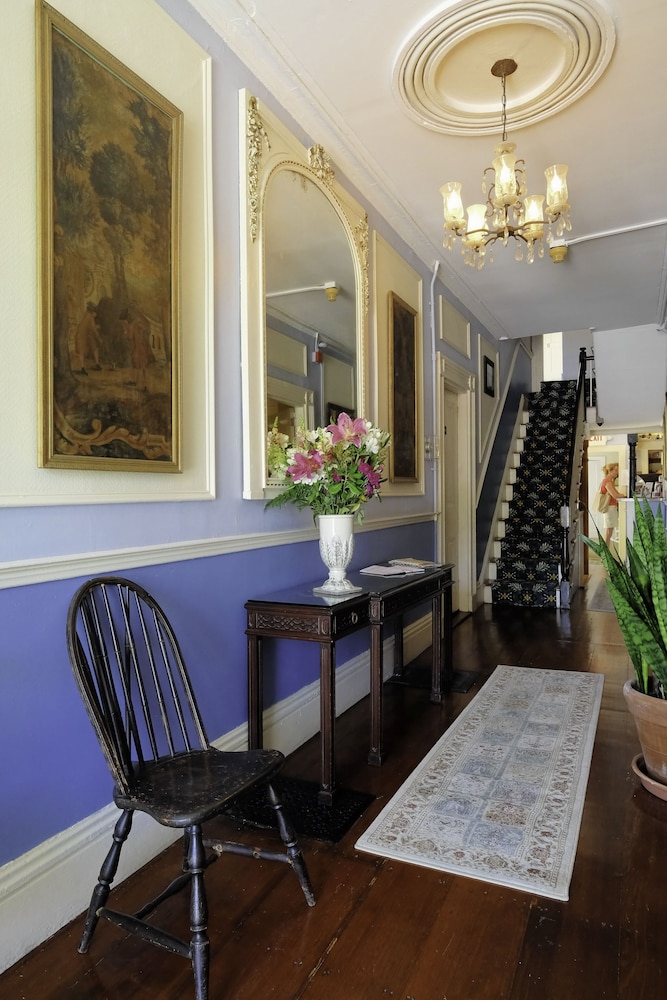 Yankee Peddler Inn