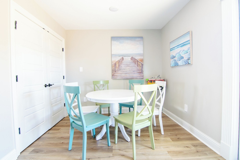 Stylish, Brand NEW 3 Bed Cottage, Beach Front, DOG Friendly!