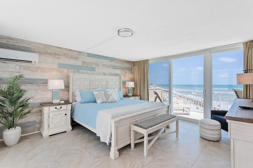 Paradise Beach Club by Happy Palm Stays