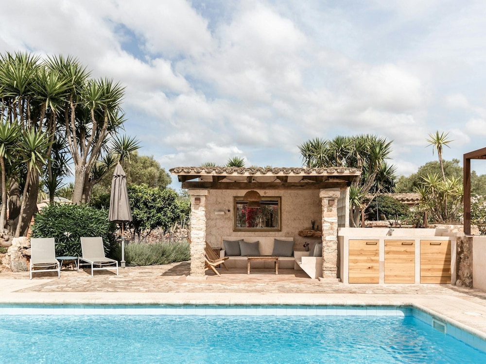 Holiday Home With Outdoor Jacuzzi