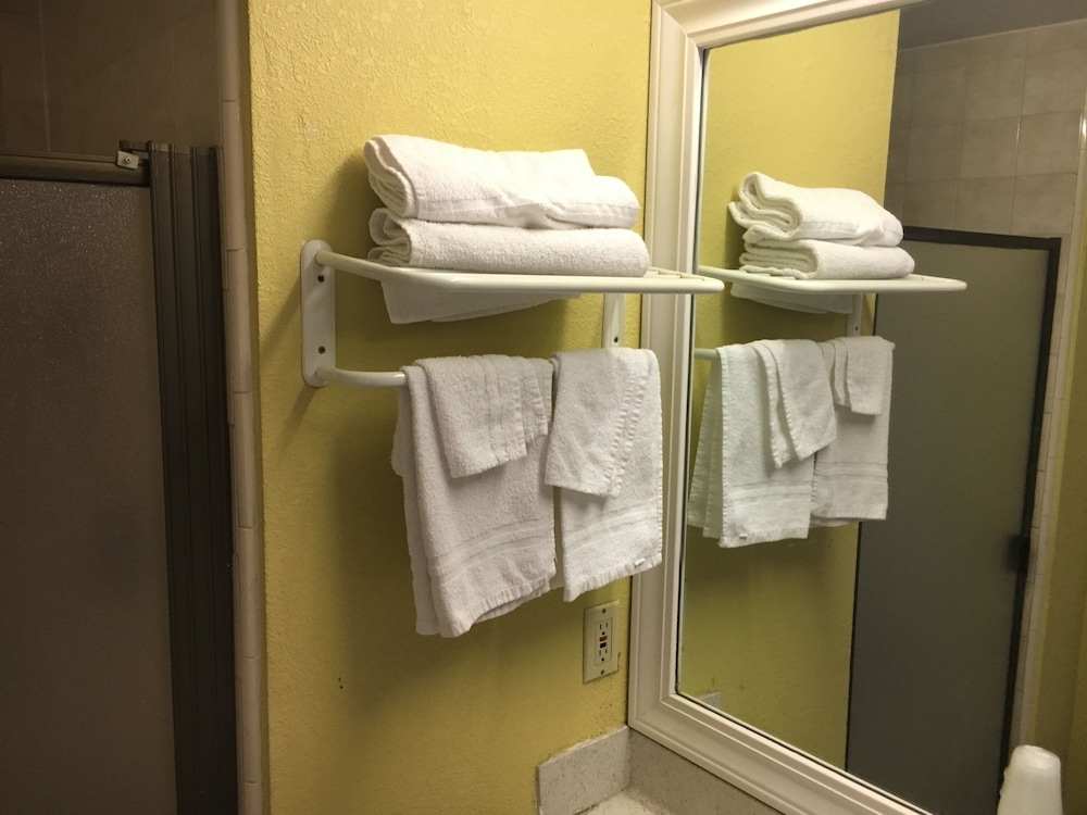 Bellflower Travel Inn