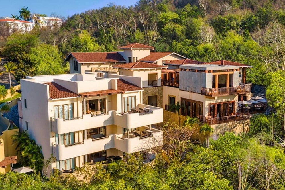 Celeste Curamoria Collection 2BD Ocean View