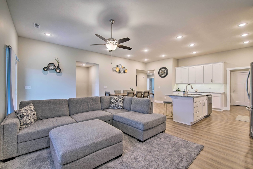 Charming Ozark Abode w/ Yard & Pool Access