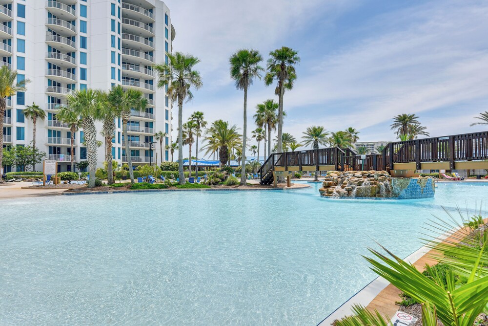 Walk to Beach: Poolside Oasis in Palms of Destin! view 2