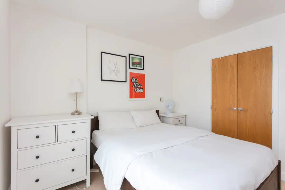 Fantastic 1 Bedroom Apartment in East London With Balcony