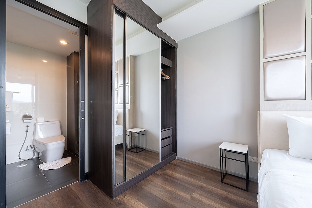 Suite C416 at 6th Avenue Surin Residence