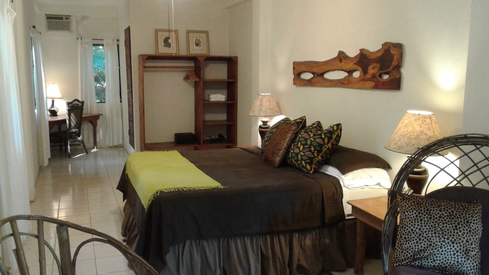 San Pedro Vacations - Creekside Oasis - Property Image 4