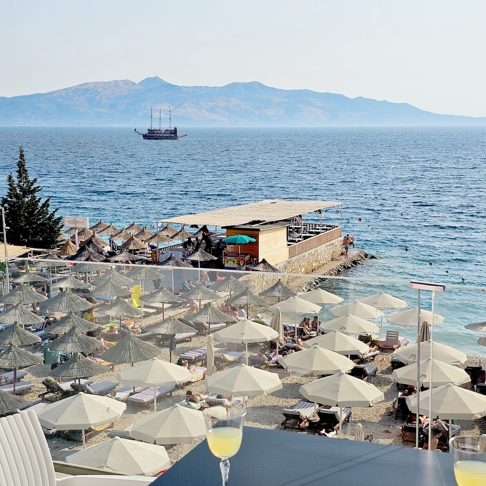 Ares Beachfront Luxury Rooms