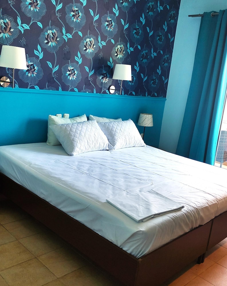 Okeania Seafront Rooms in Kamena Vourla