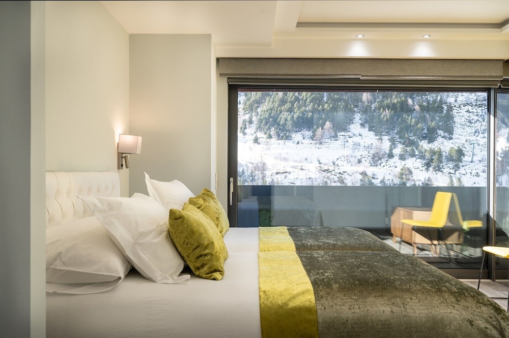 THE MIRROR & SPA by Elegant Residences