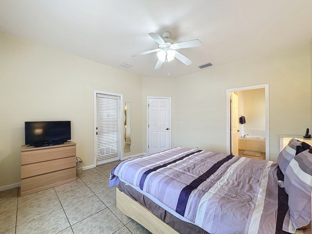 Walk To Silver Spurs Rodeo And Heritage Park 4 Bedroom Home