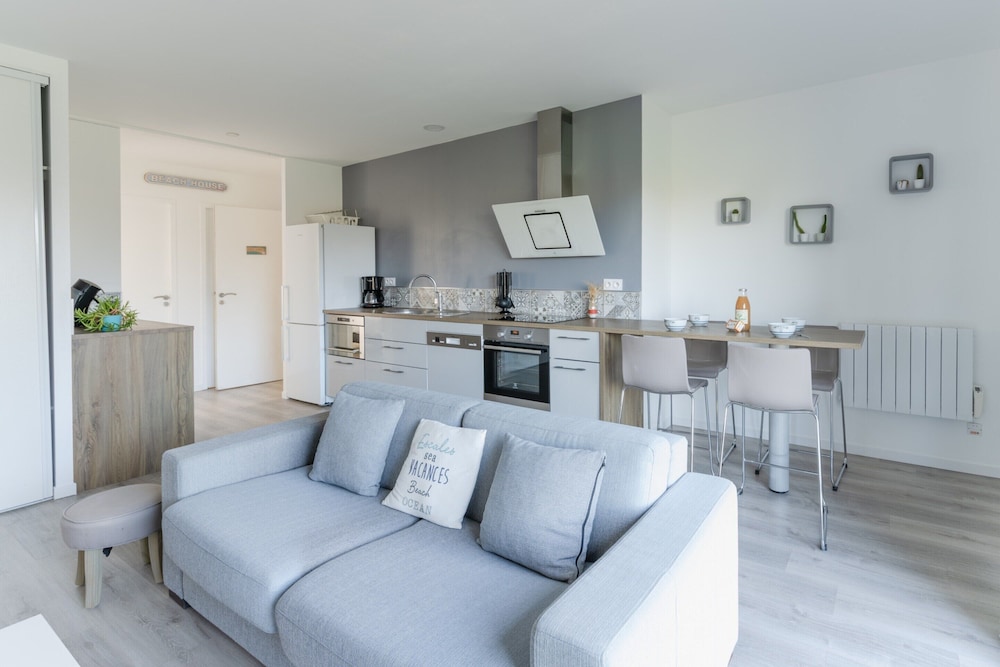 Apartment in Ploudalmezeau Near Treompan Beach