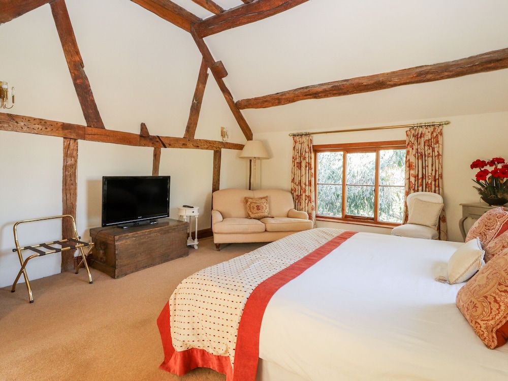 Mickle Trafford Manor view 4