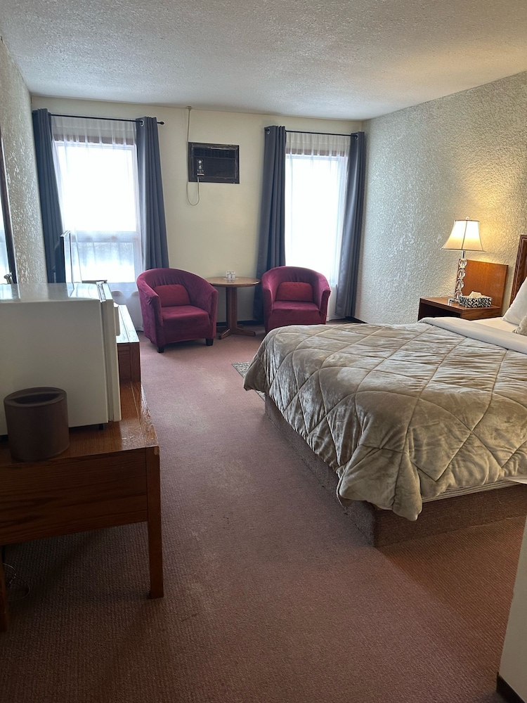 Maple Creek Motor Inn