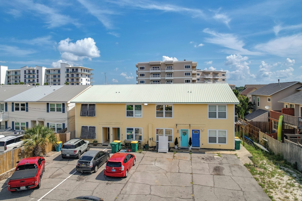 Boat, Fish & Walk to Beach: Waterfront Destin Gem!
