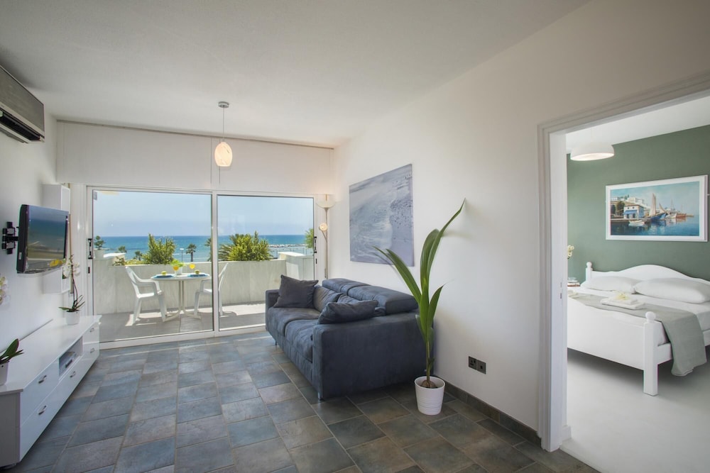 Lordos Sunshore Beachfront Suite