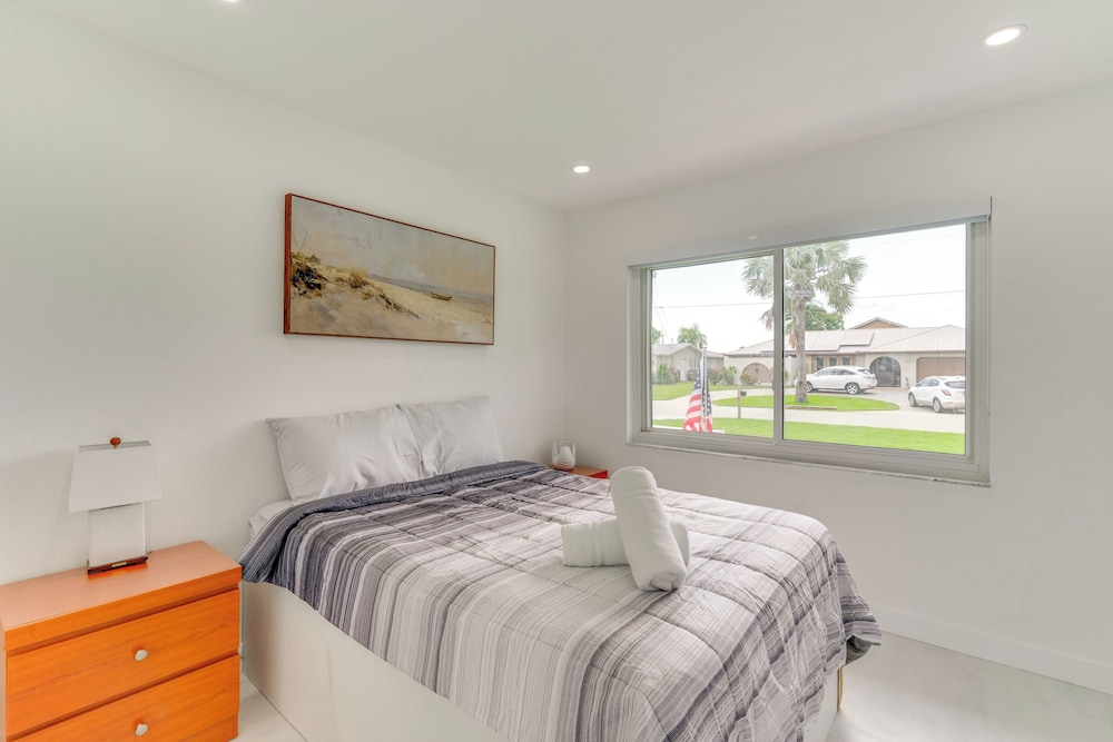 Swim, Golf & Explore: Pet-friendly Cape Coral Home