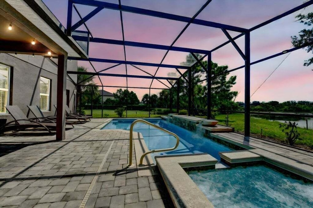 Spacious 5-Bedroom Resort Pool Home with Lake View 5 Villa