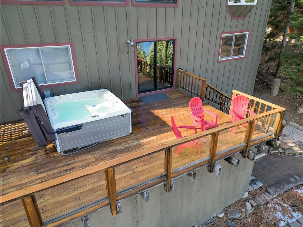 Tahoe Mountain Retreat Sleeps 12!