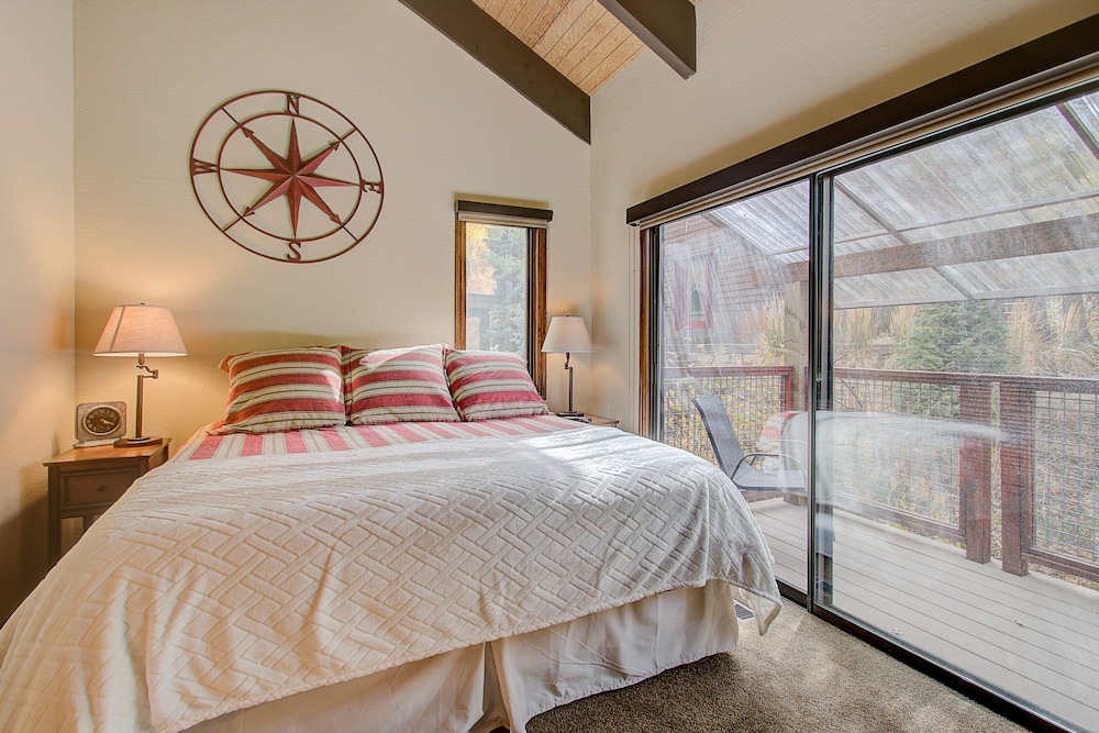 Quittin Time Townhouse Peaceful Mountain Ski-in-ski-out Retreat Close to Town