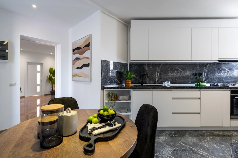 Grand 3BR Near Athenaeum Calea Victoriei