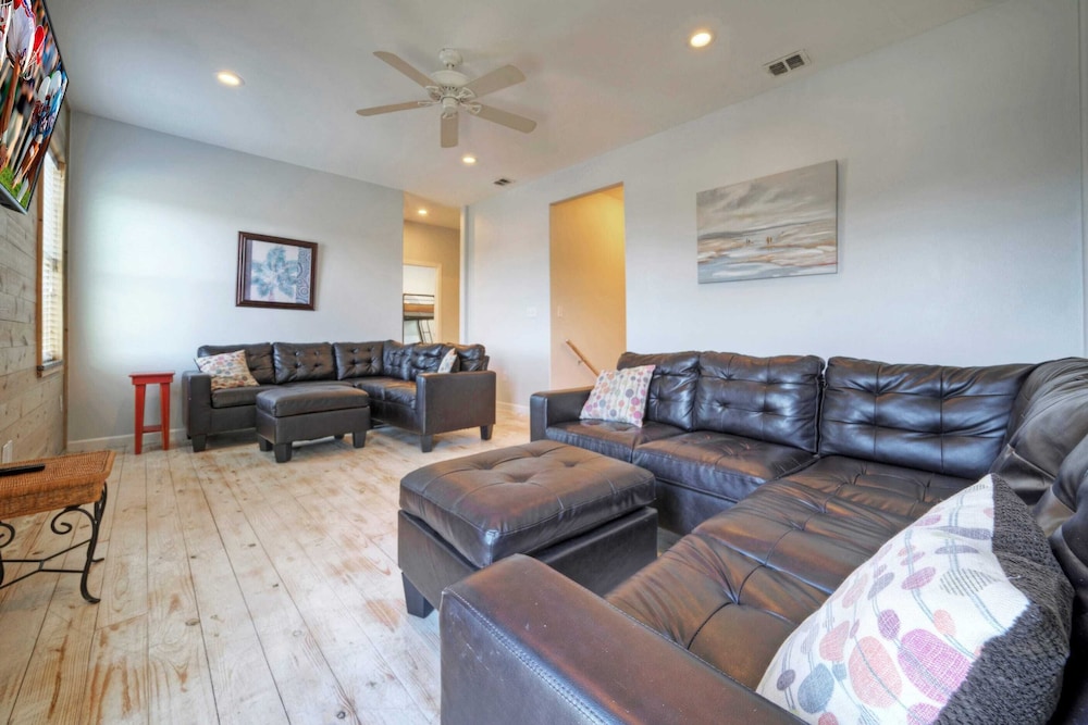 Sleeps 31 2 Homes w/ Boat Dock + Waterfront Pool Laguna Village Getaway