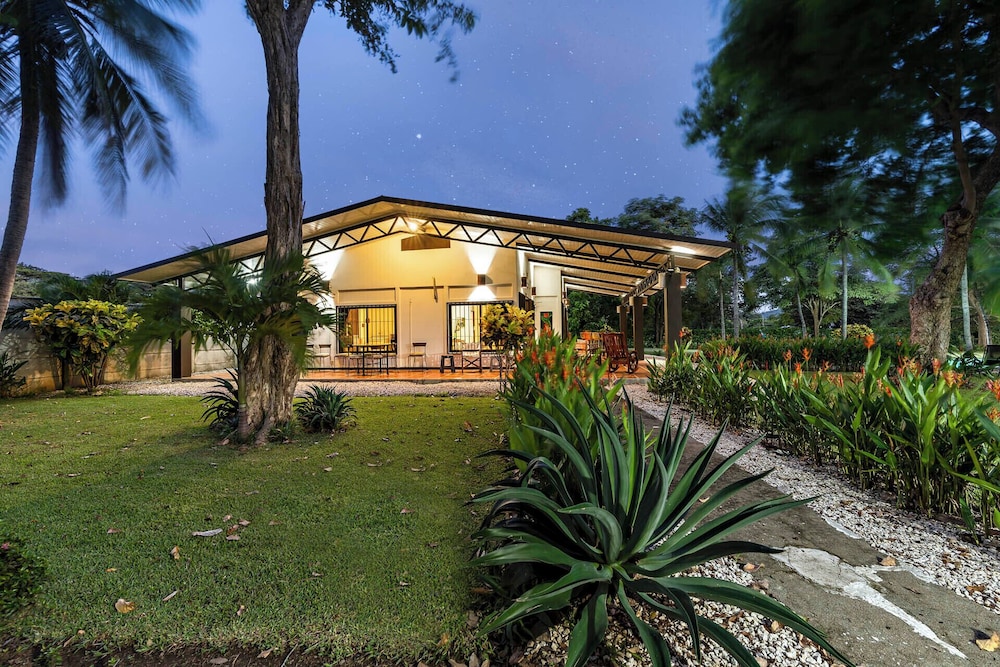 3-BD Home with Pool, Walk to Beach