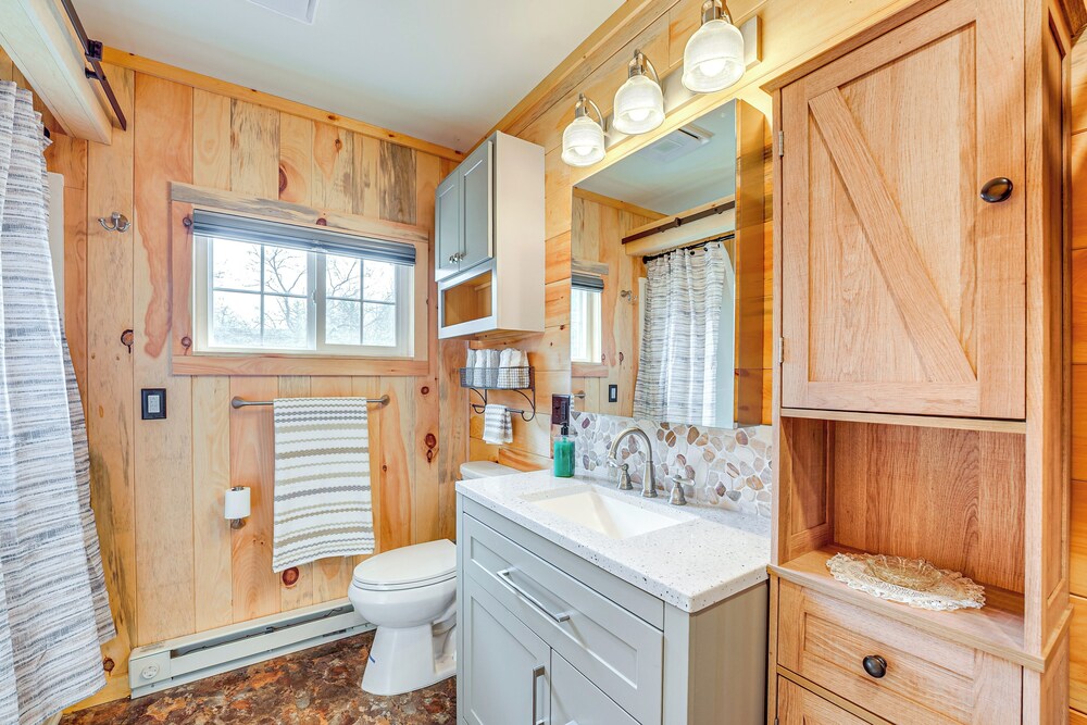 Boat, Fish & Hike: Cozy Getaway in Twin Lake!