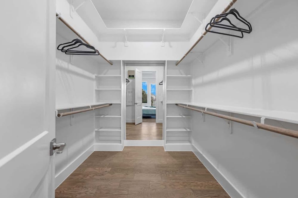 Houston 6 Bedroom Home