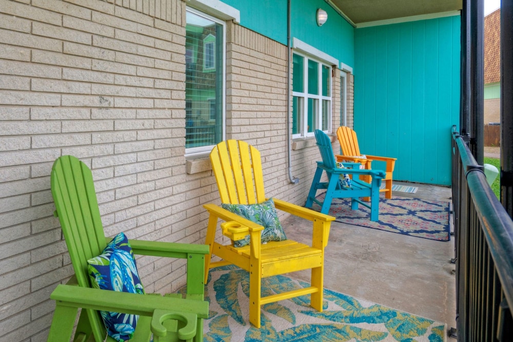 3 Condos in Beachfront Complex w Pool Sleeps 22 Island Retreat 3-unit Buyout