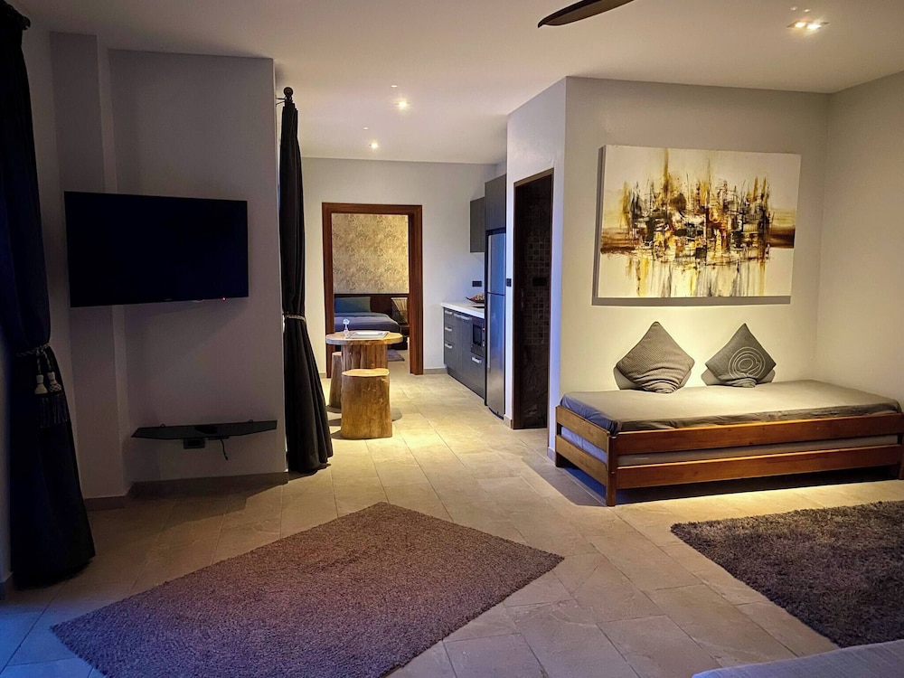 Tropical Viewpoint With Private Pool - Lux Living