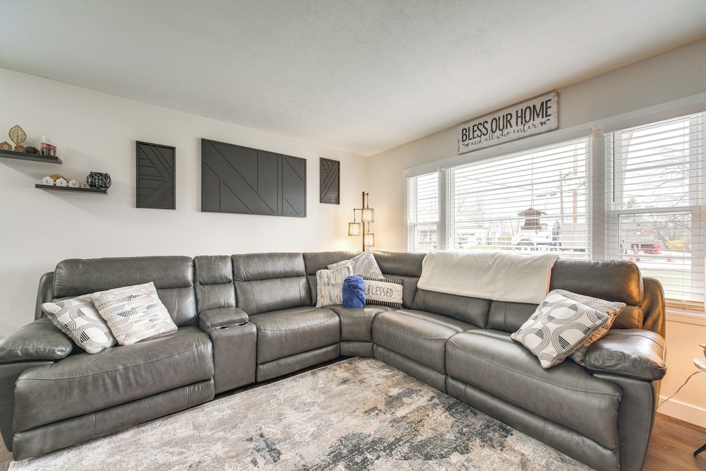 Walk to Marina: Home w/ Hot Tub in Mentor!
